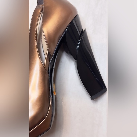 Vintage Prada pumps with square toe and chiseled heel - Picture 3 of 12